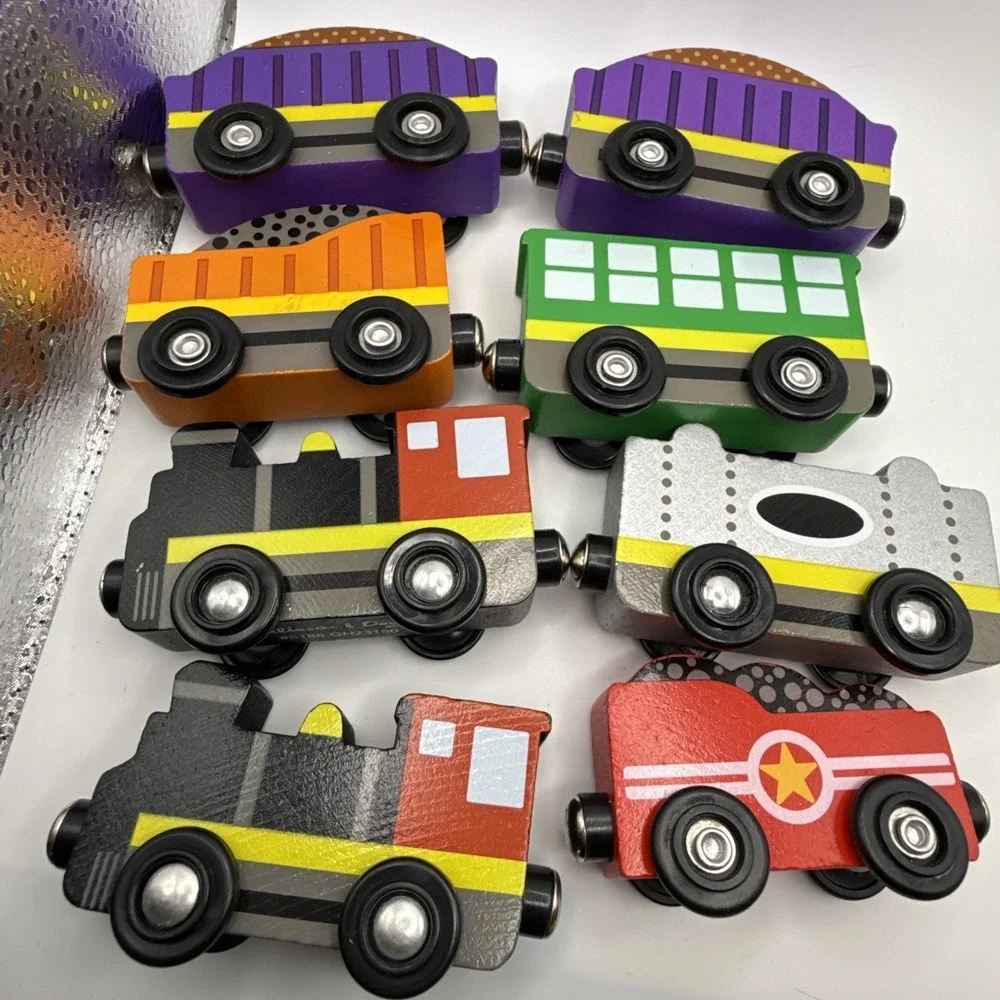 Melissa & Doug Wooden Train Cars Set Lot of 8‎ Pieces Magnetic Excellent Cond.